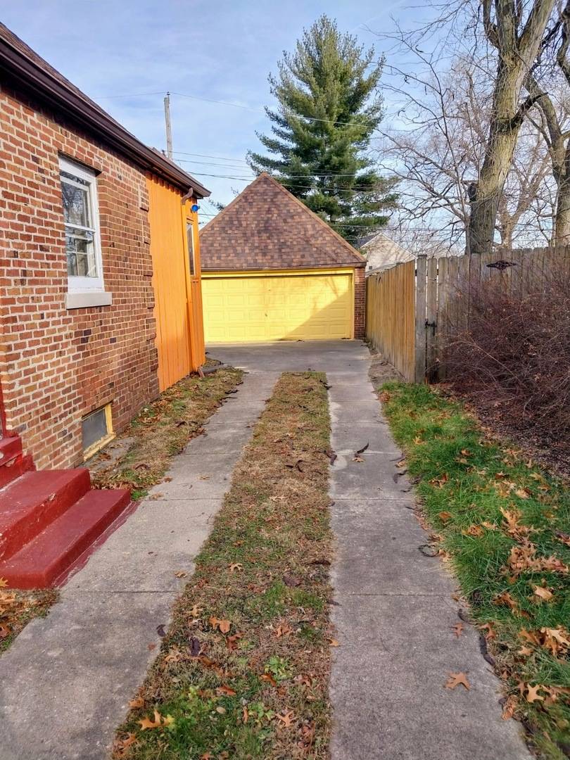 110 Forestdale Pkwy, Calumet City, IL 60409