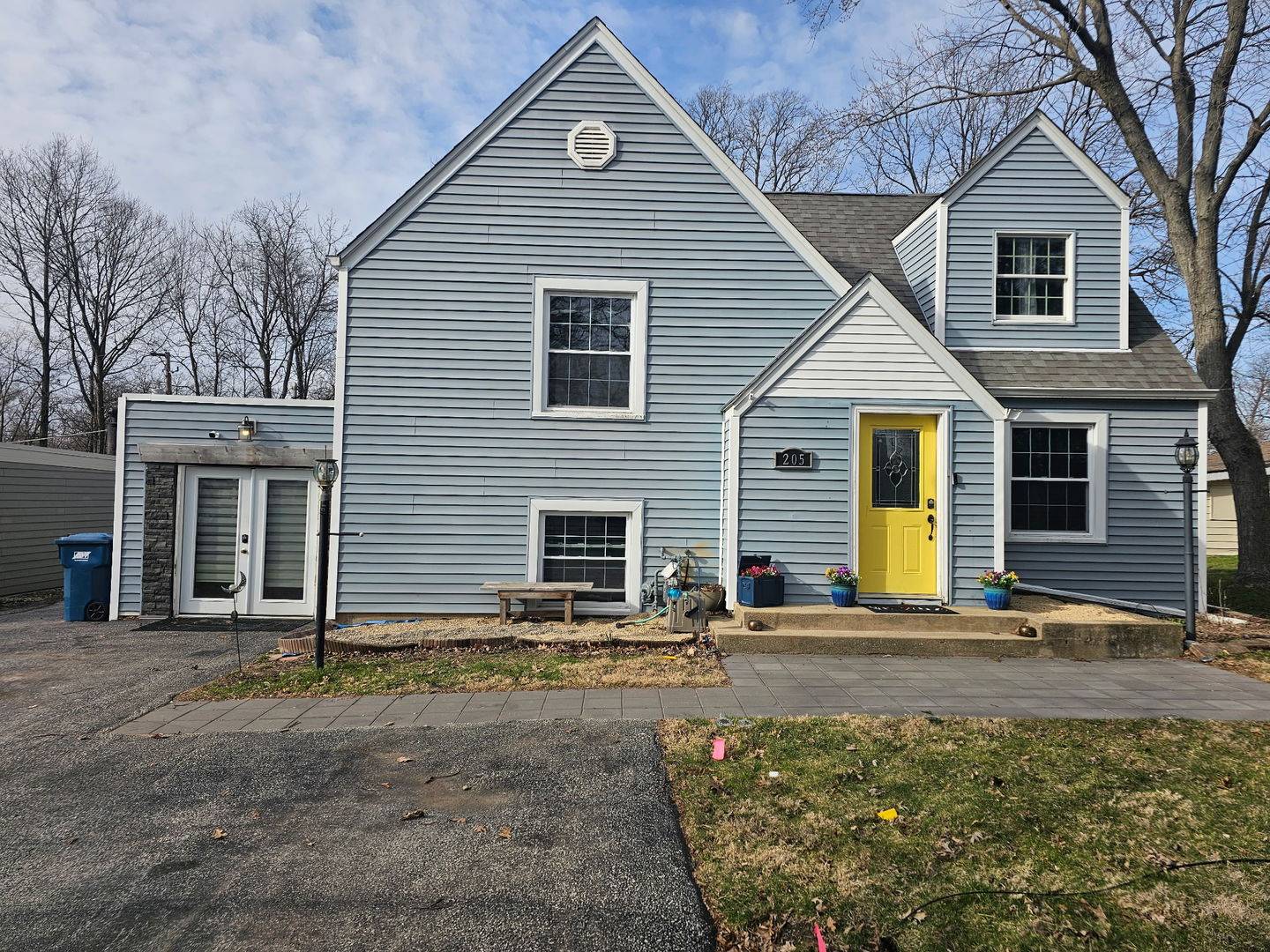 205 Cornwall DR, Crete, IL 60417