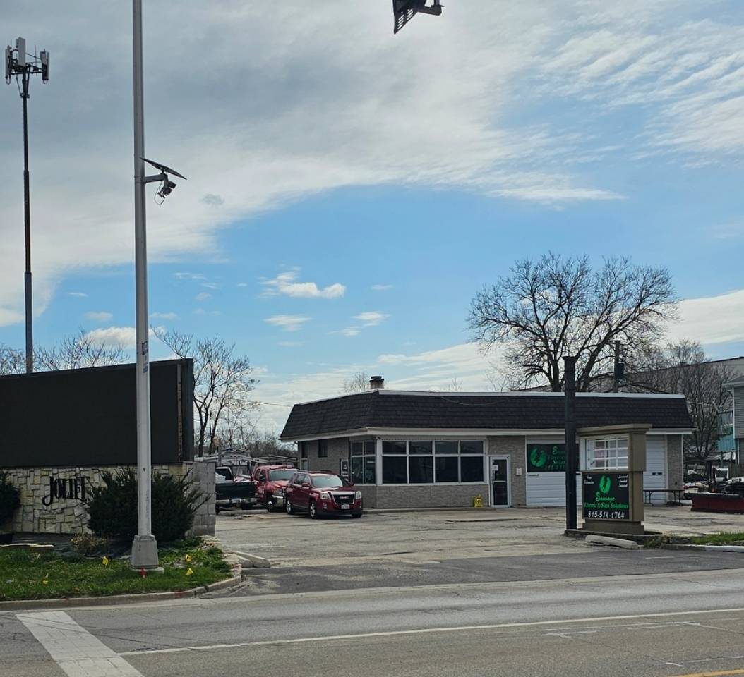 1122 Collins ST, Joliet, IL 60432