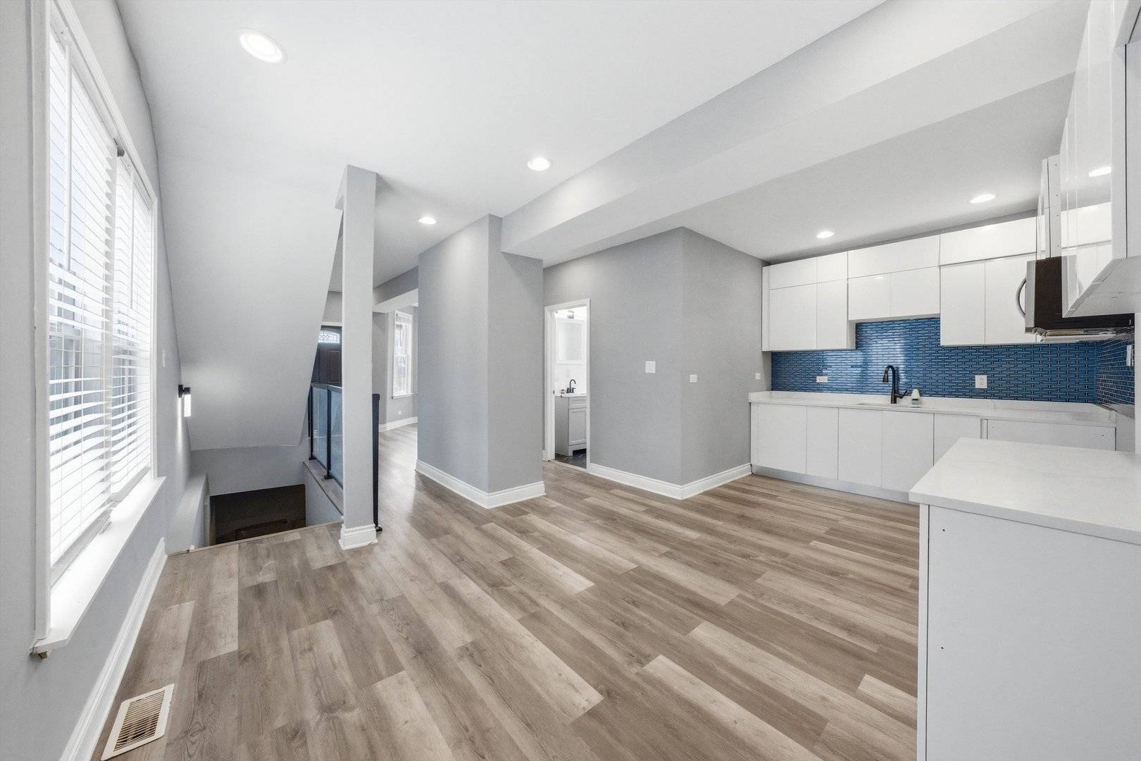 1414 W 73rd PL, Chicago, IL 60636