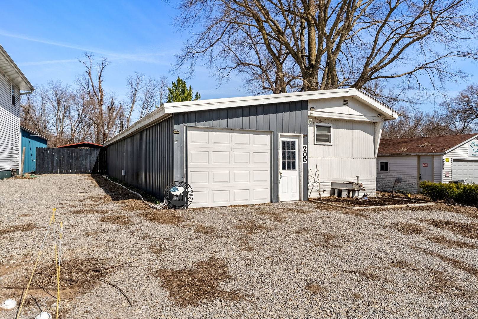 205 Railroad ST, New Boston, IL 61272