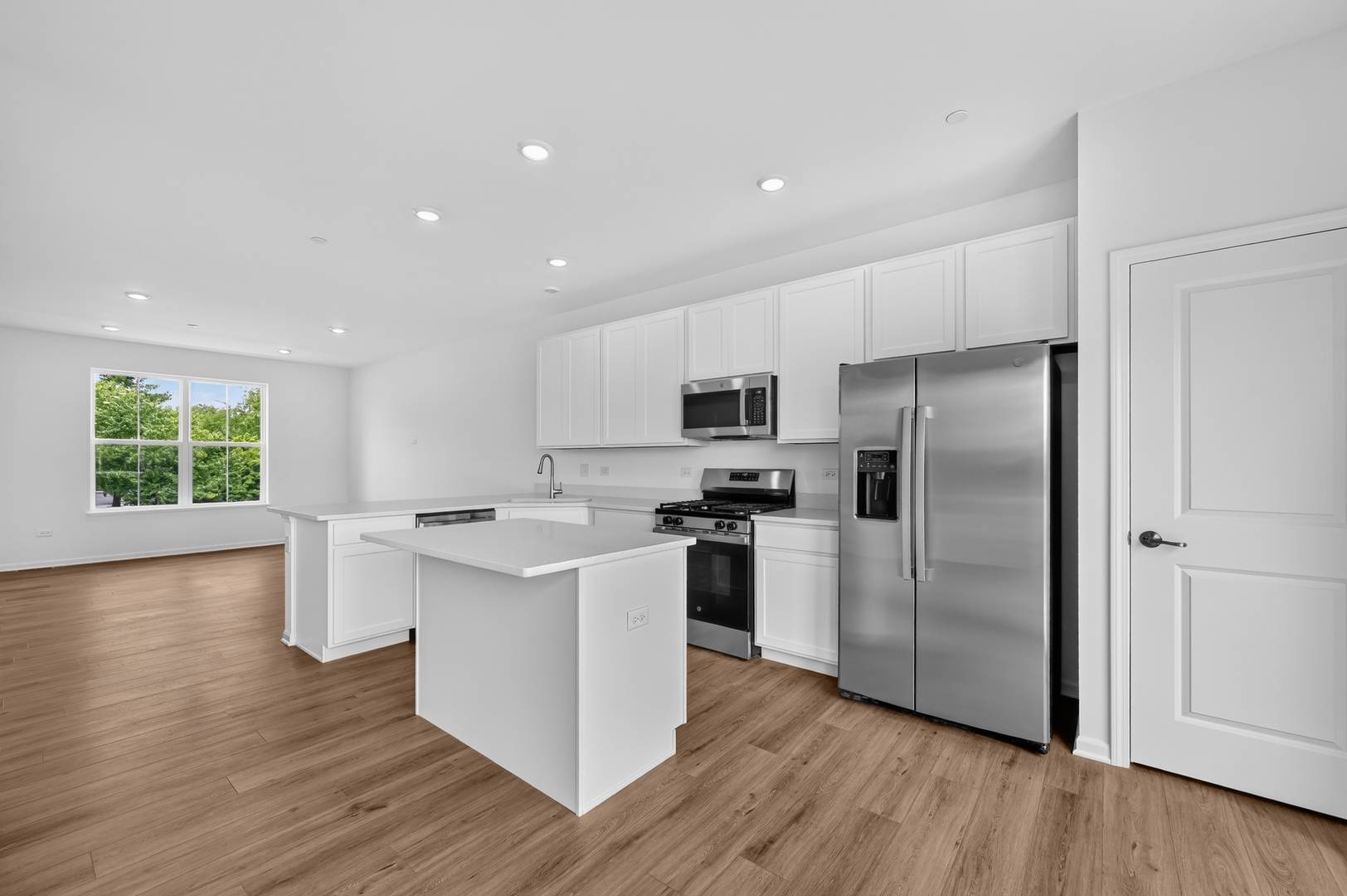 168 E Berkshire DR, Crystal Lake, IL 60014