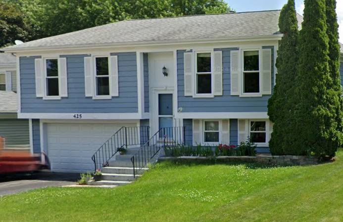425 Norman LN, Roselle, IL 60172