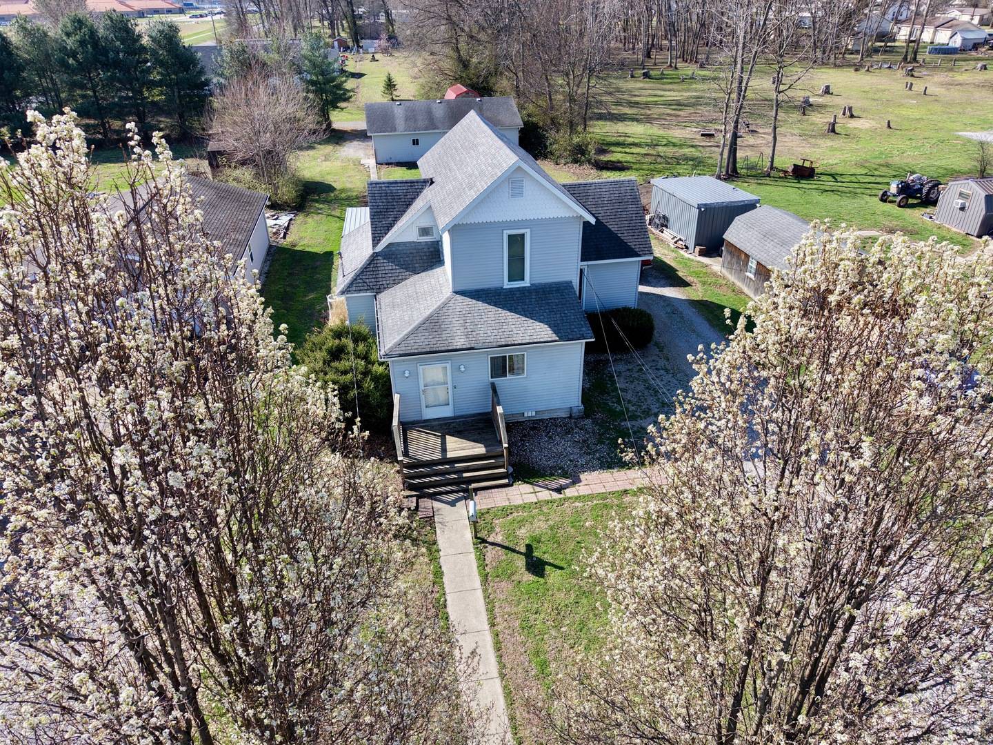 542 Vincennes AVE, Flora, IL 62839
