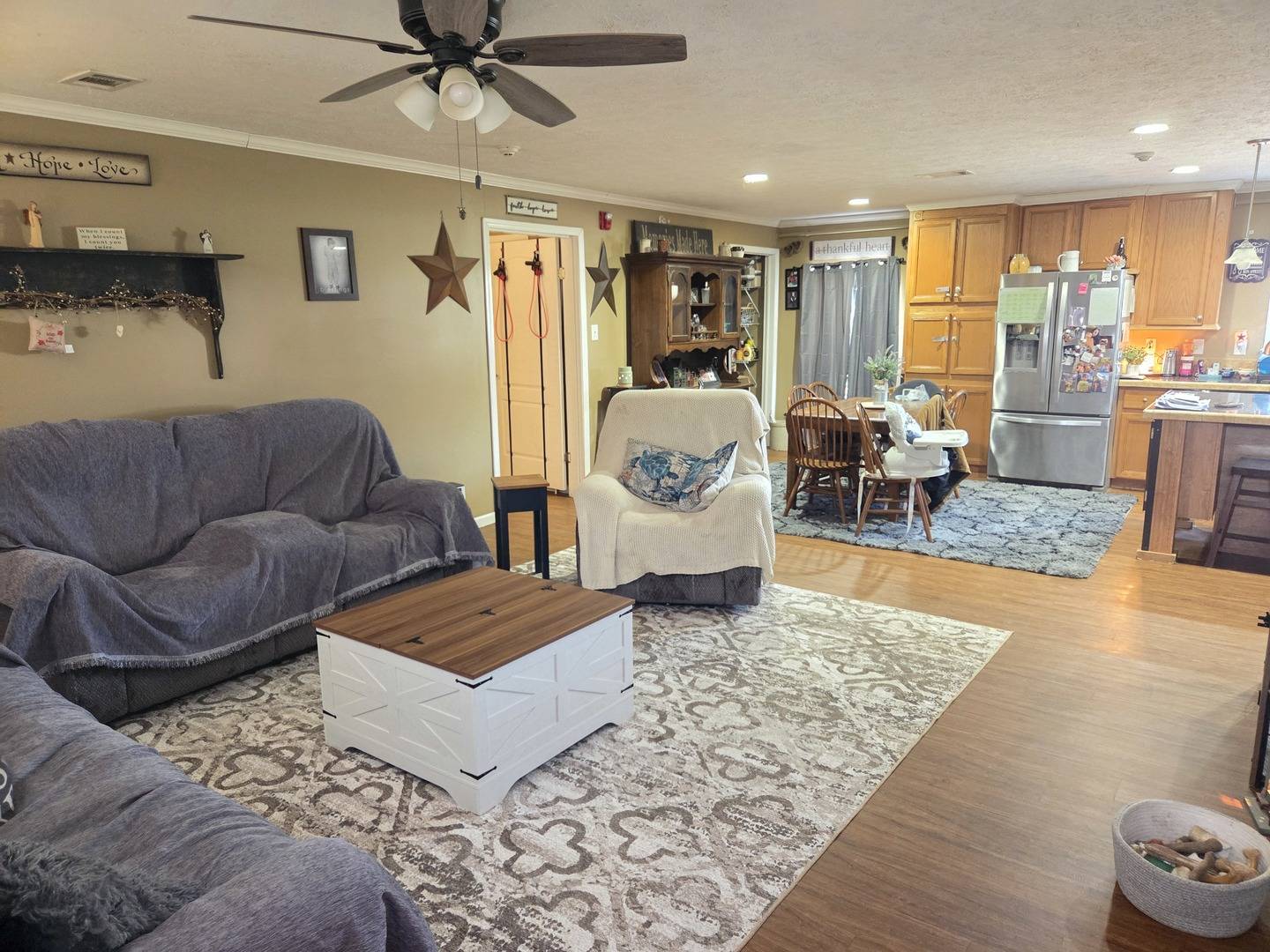 104 S Douglas ST, Mcleansboro, IL 62859