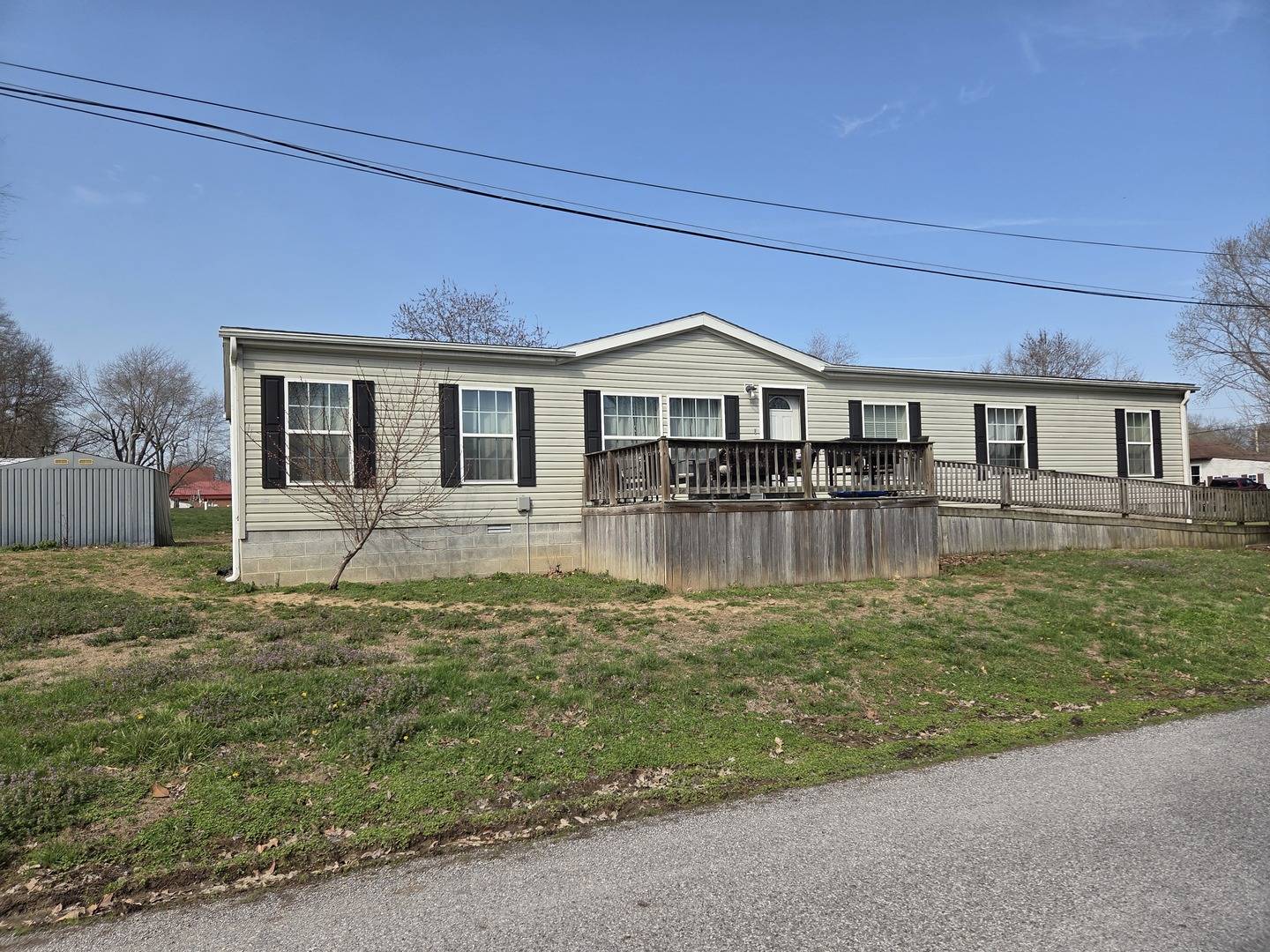 104 S Douglas ST, Mcleansboro, IL 62859