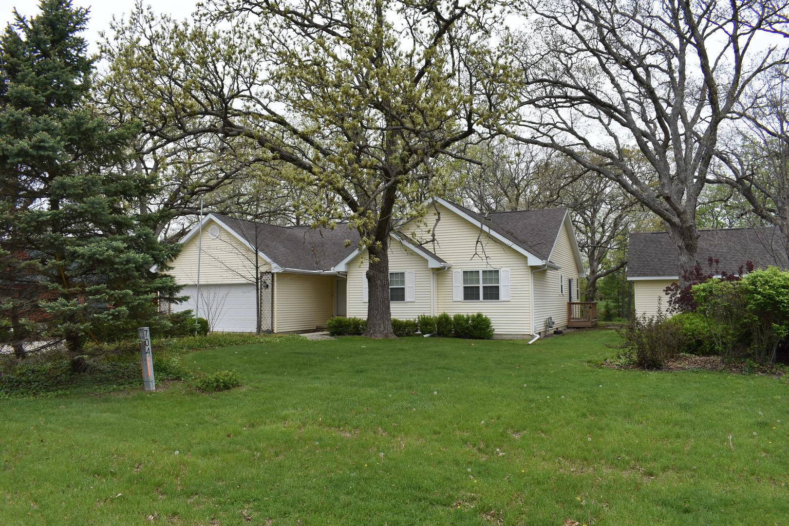 106 Chickasaw LN, Loda, IL 60948