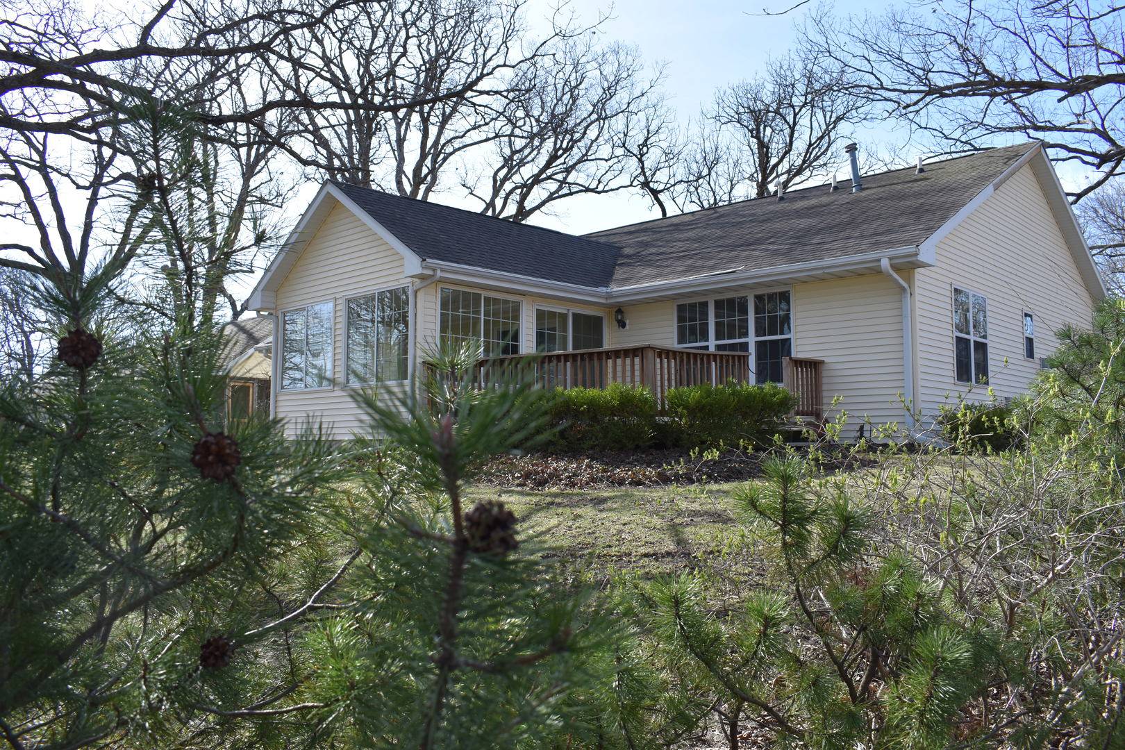 106 Chickasaw LN, Loda, IL 60948