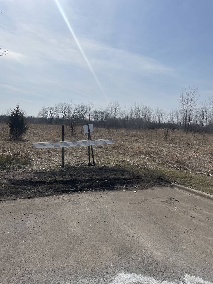 1055 E Grand AVE, Lindenhurst, IL 60046