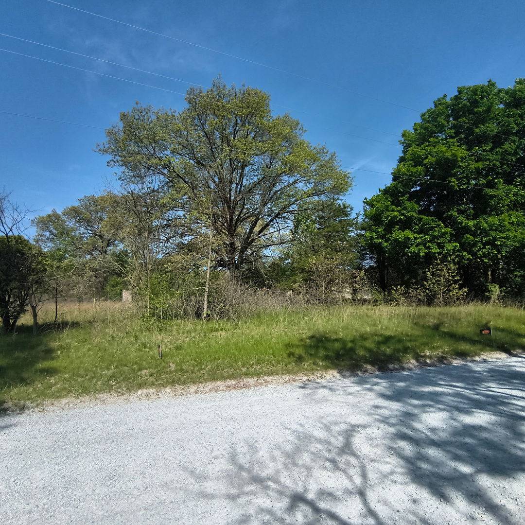 2240 S 15000 RD E, Pembroke Twp, IL 60958