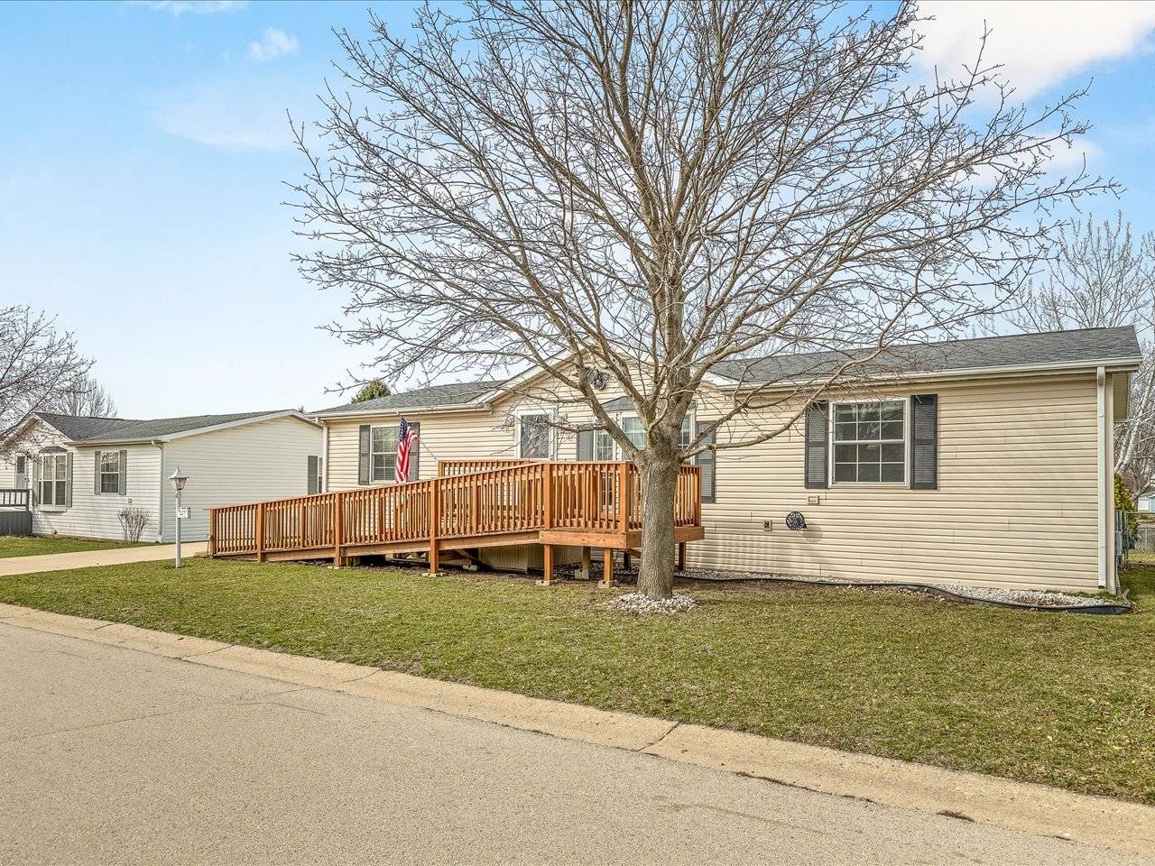 5410 Autumnash LN, Machesney Park, IL 61115