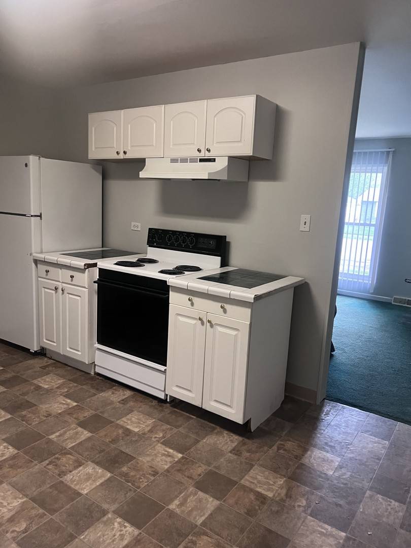 105 E Center ST, Glenwood, IL 60425