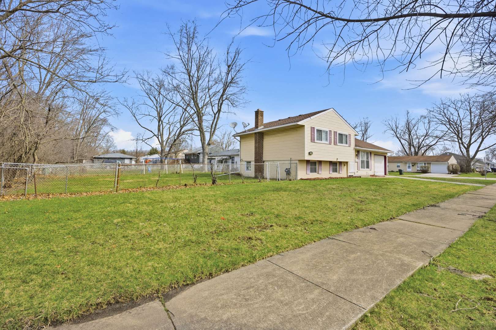 105 E Center ST, Glenwood, IL 60425