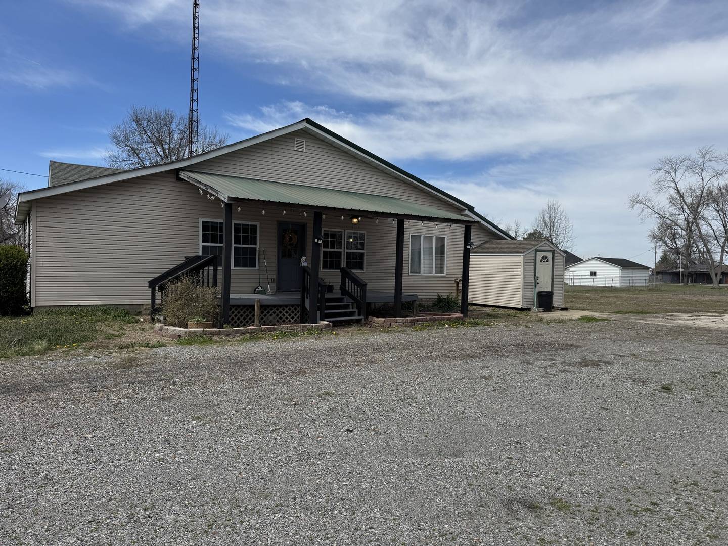 303 W Main ST W, Ewing, IL 62836
