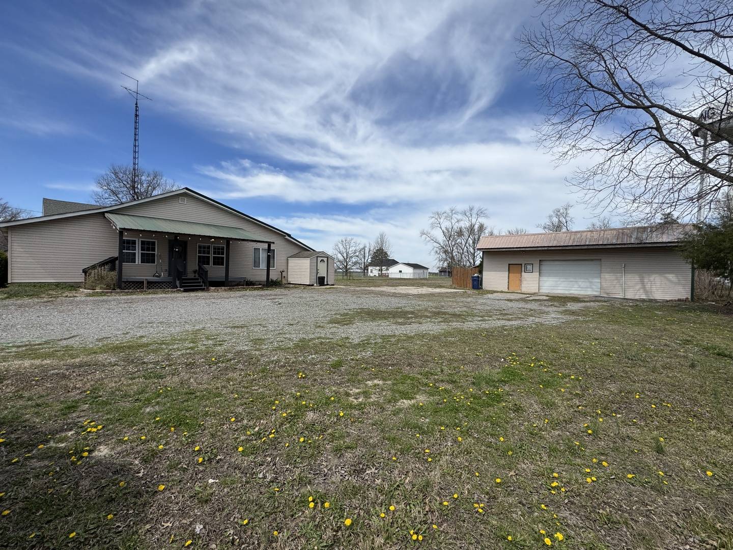 303 W Main ST W, Ewing, IL 62836