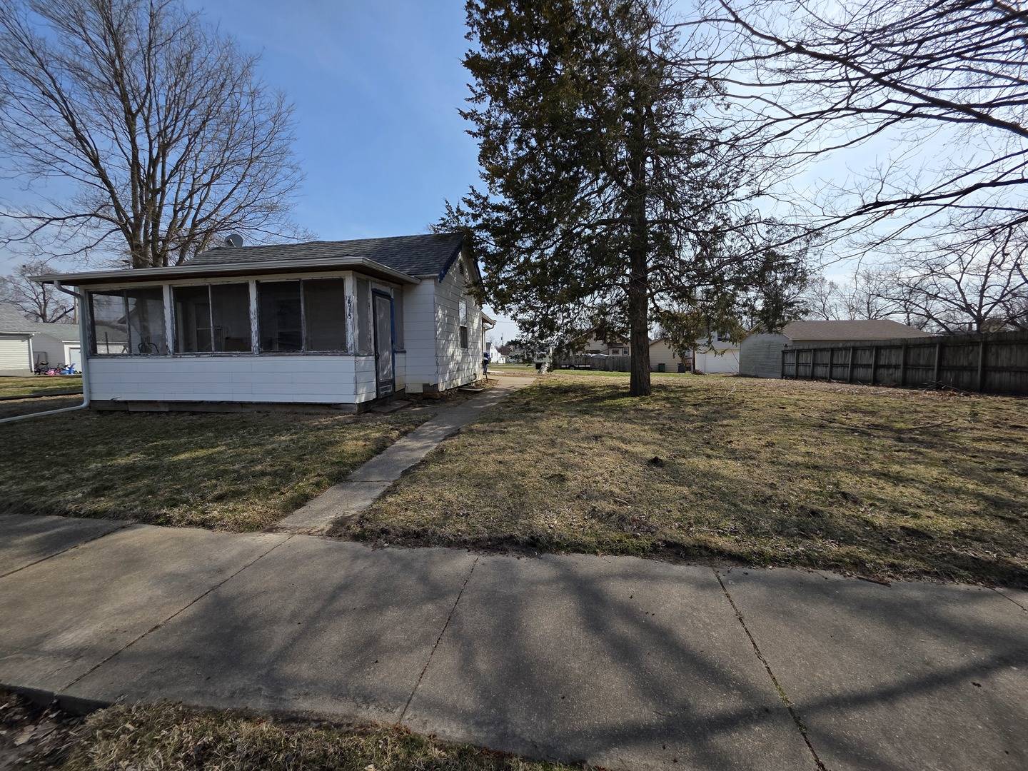 2313 N 7th ST, Clinton, IA 52732