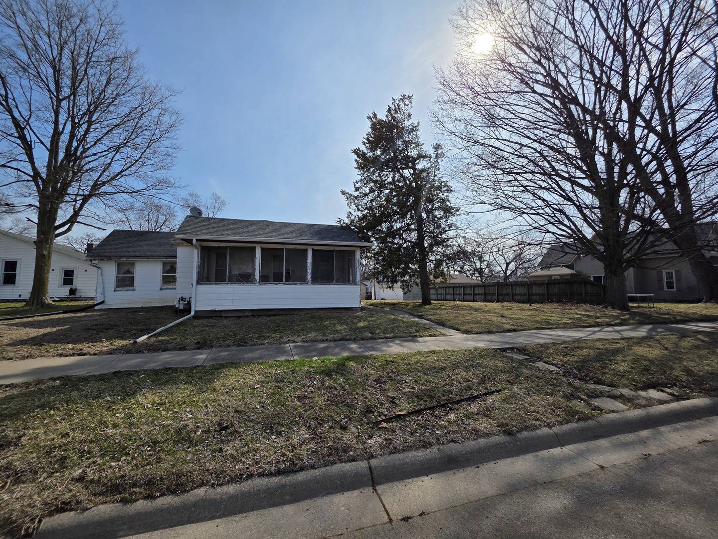2313 N 7th ST, Clinton, IA 52732
