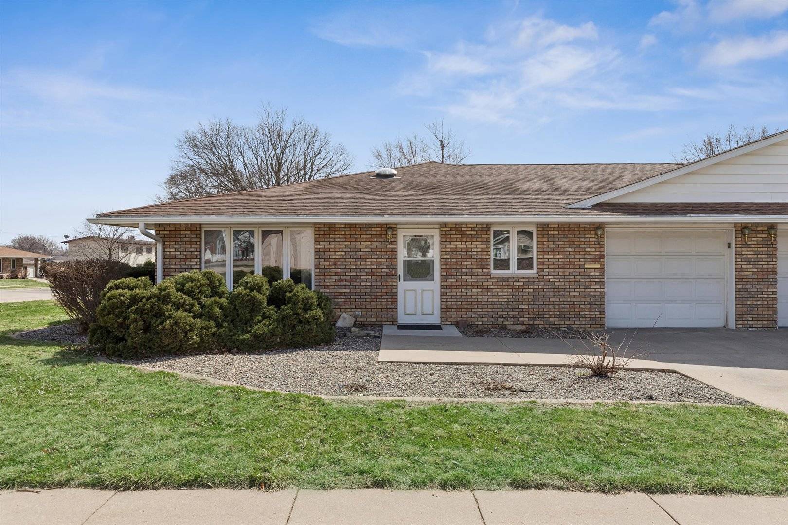 621 4th AVE #3, De Witt, IA 52742