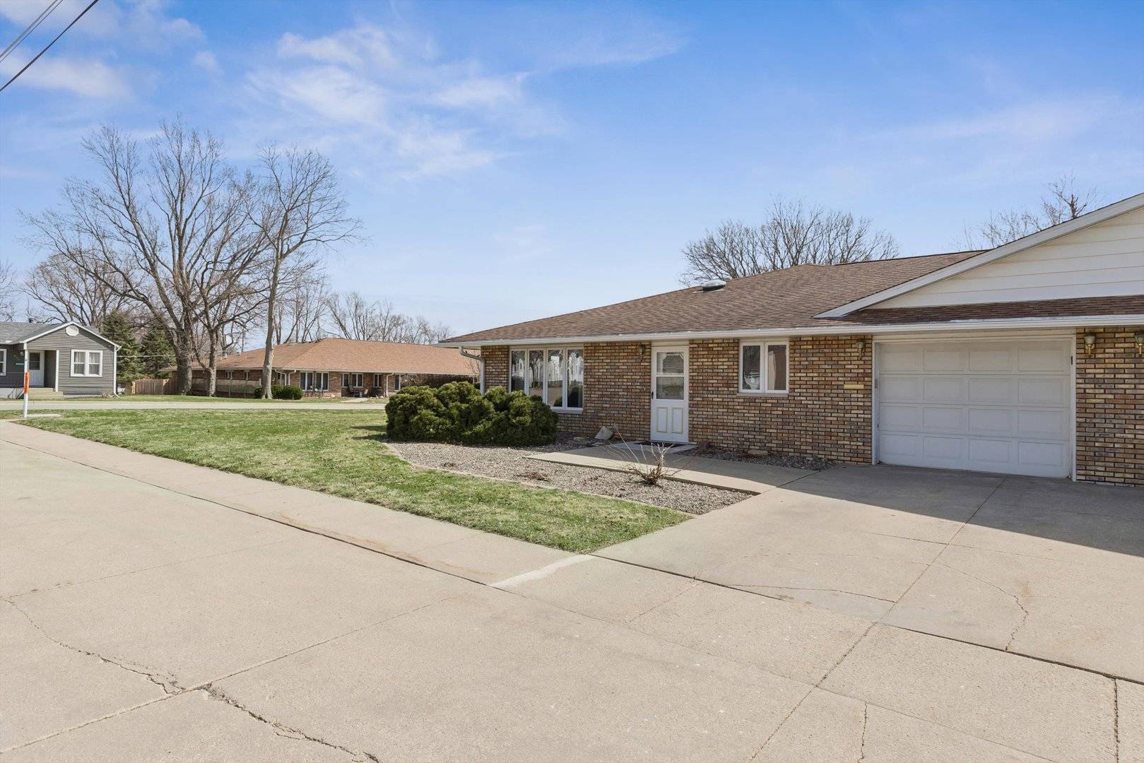 621 4th AVE #3, De Witt, IA 52742