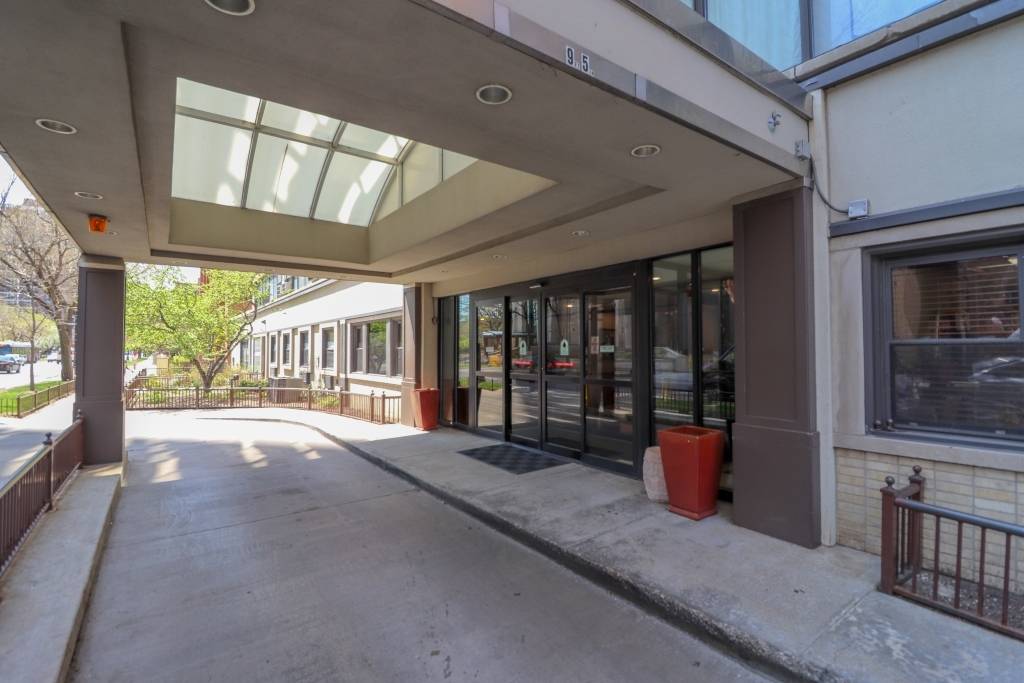 6030 N Sheridan RD #2011, Chicago, IL 60660