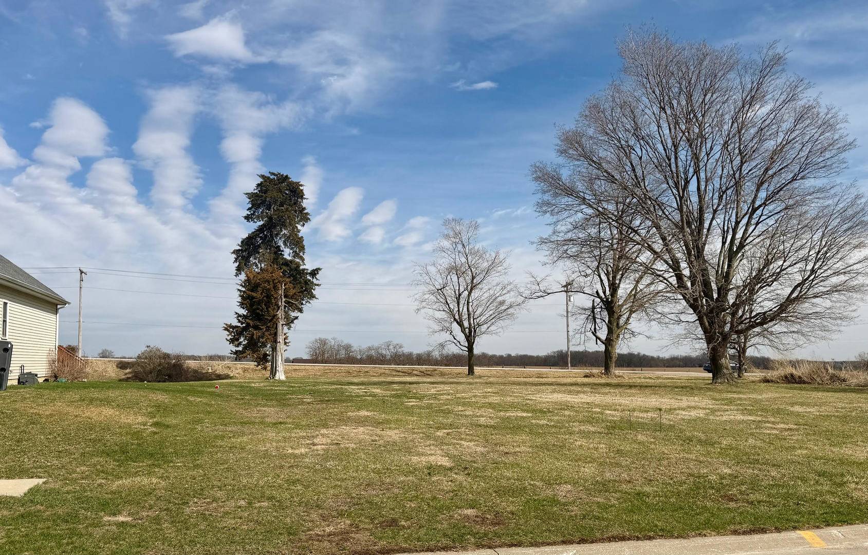 60 Cobblestone LN, Leclaire, IA 52753