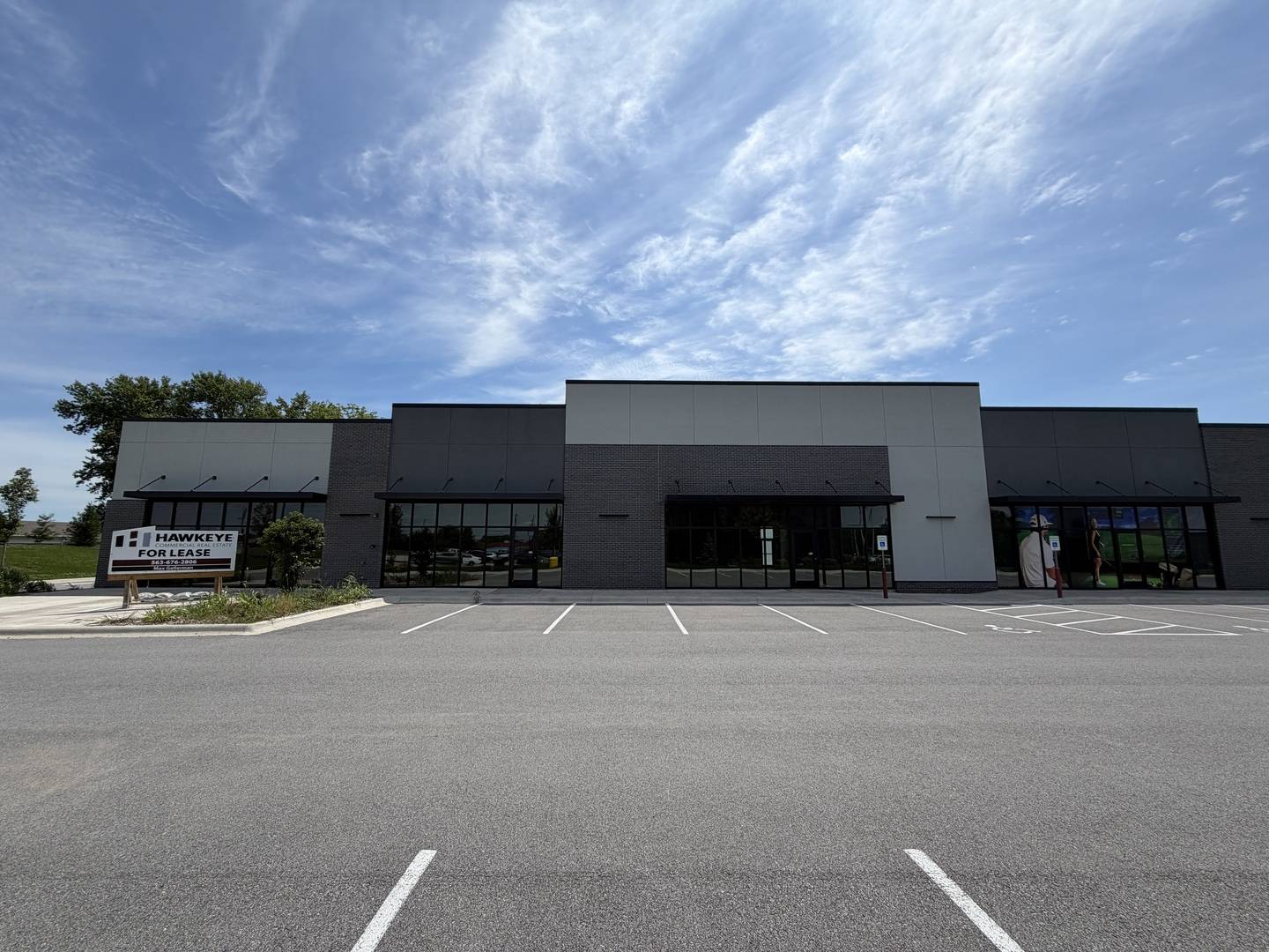 2586 Middle RD, Bettendorf, IA 52722
