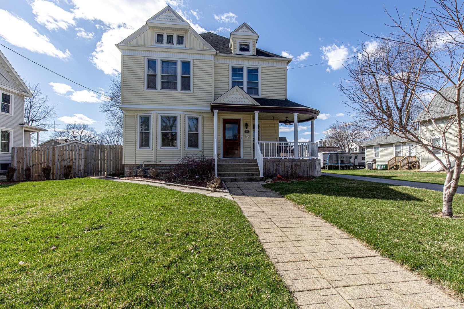 504 Stilson ST, Earlville, IL 60518