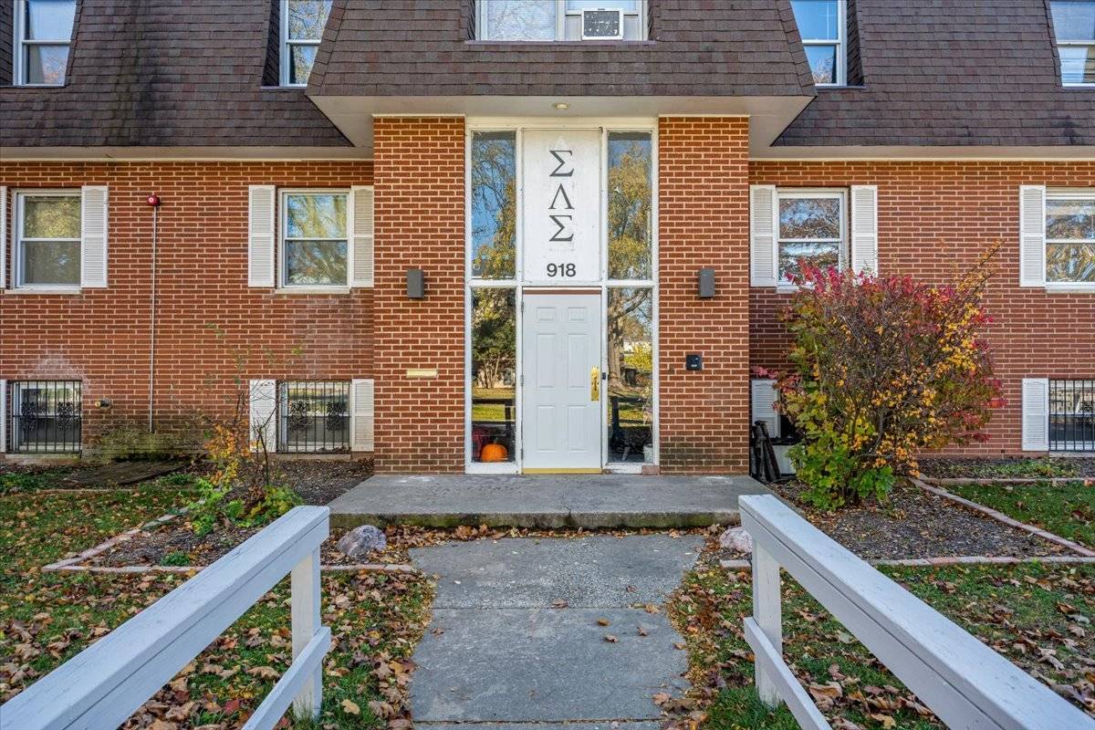 918 Kimberly DR, Dekalb, IL 60115