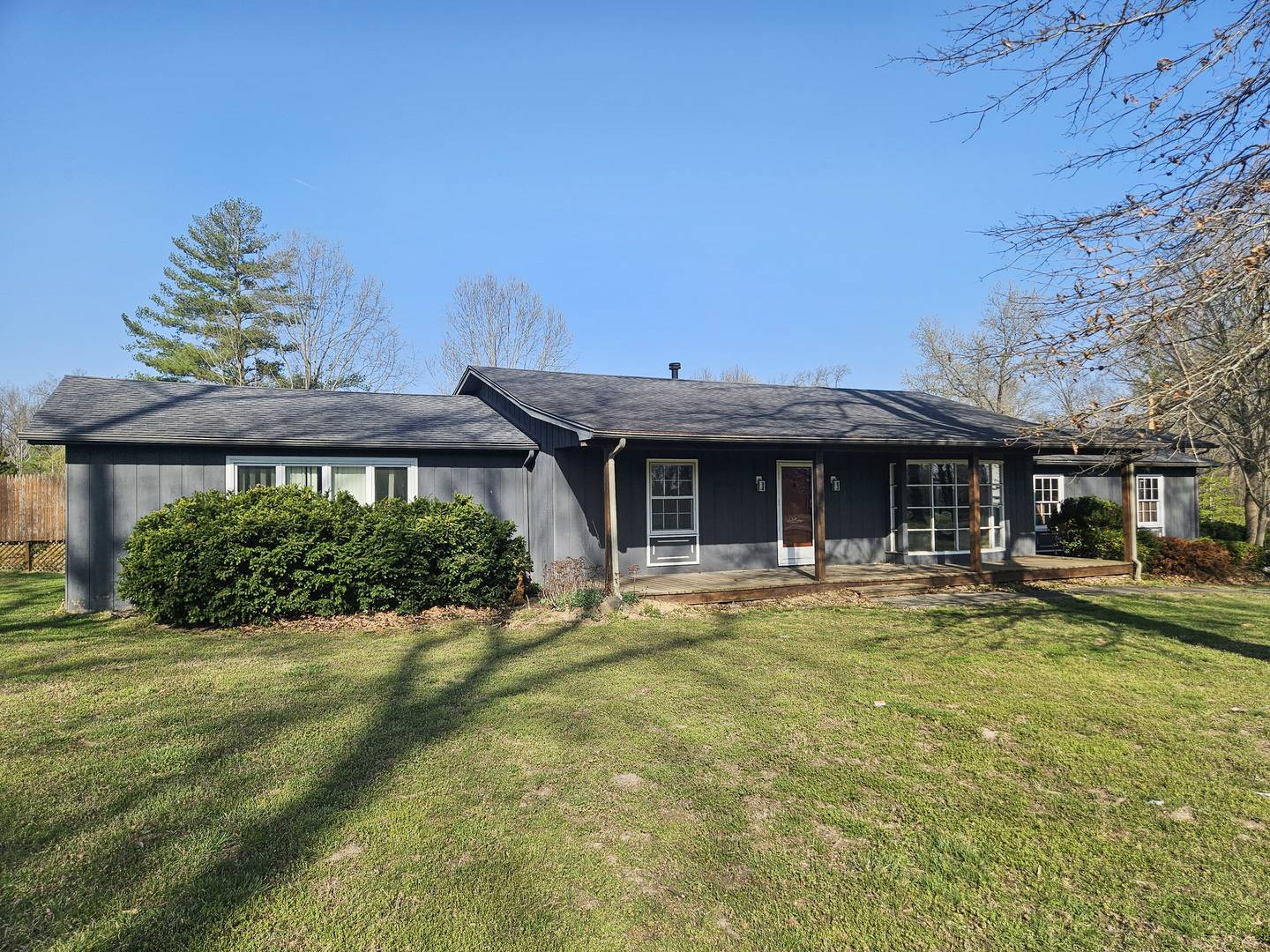 9769 Stuyvesant ST, Benton, IL 62812
