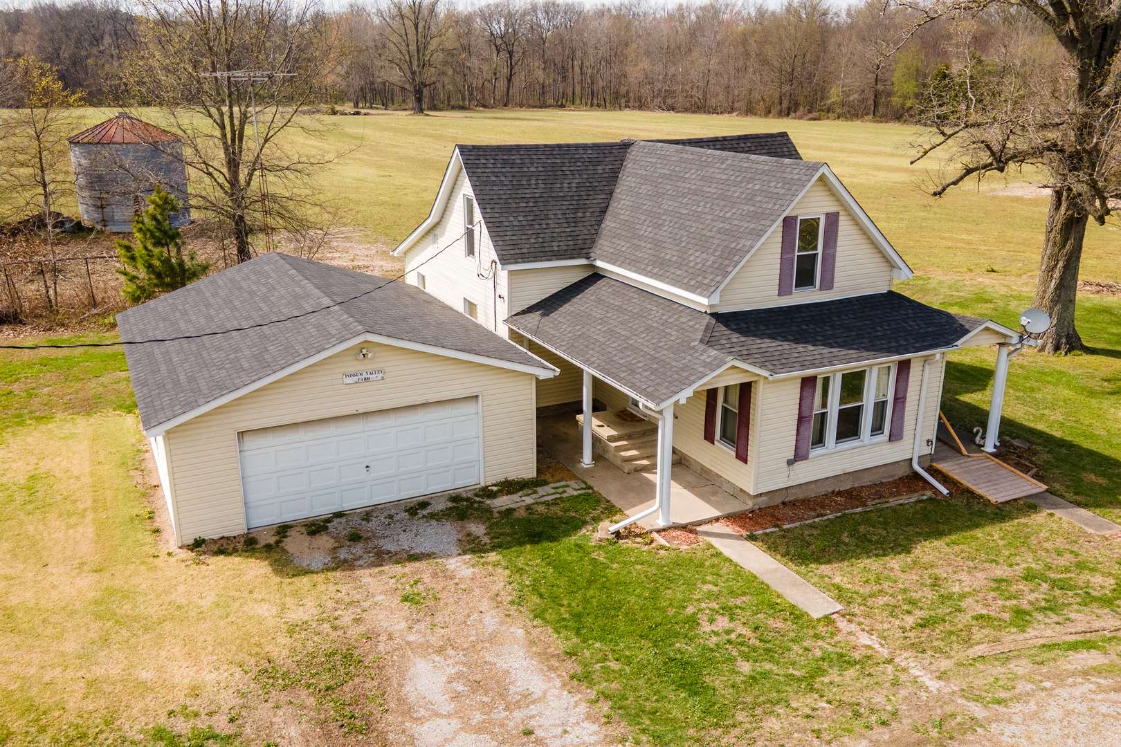 15016 Harmony Church RD, West Frankfort, IL 62896