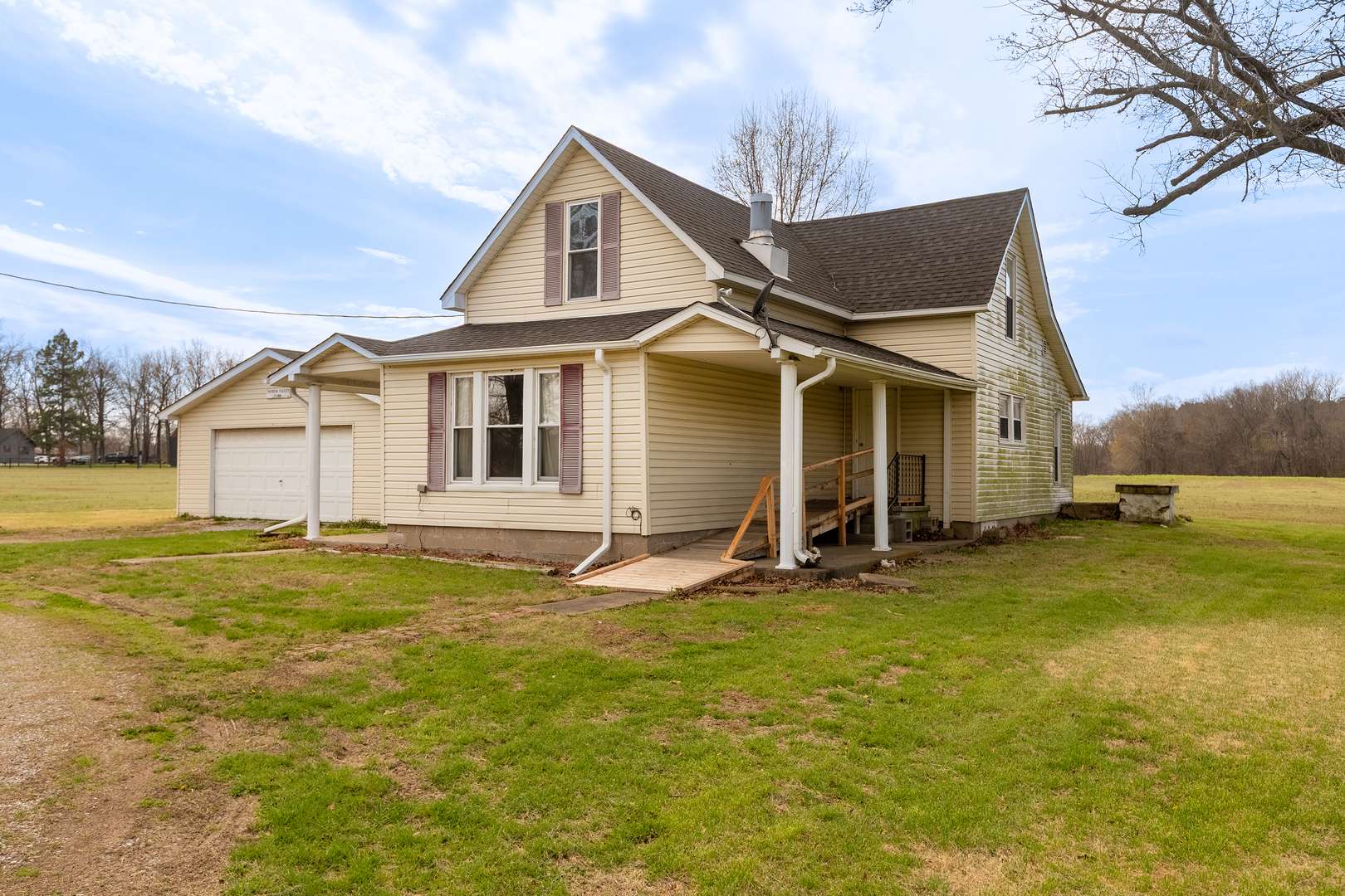 15016 Harmony Church RD, West Frankfort, IL 62896
