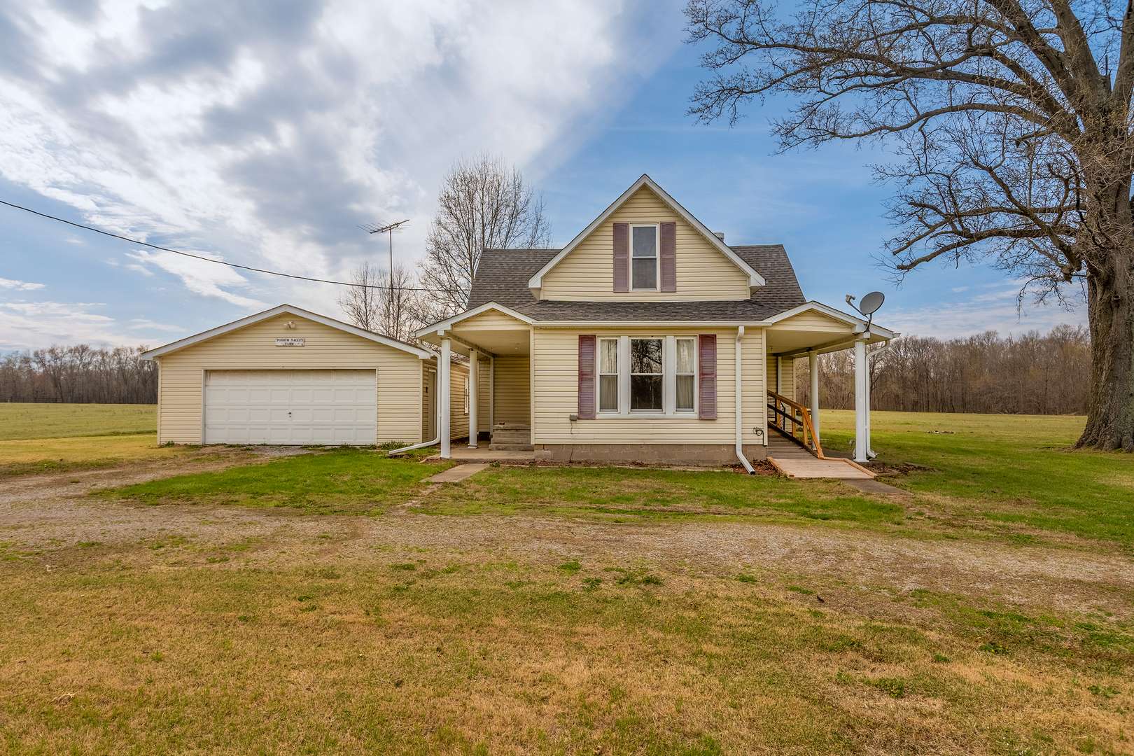 15016 Harmony Church RD, West Frankfort, IL 62896