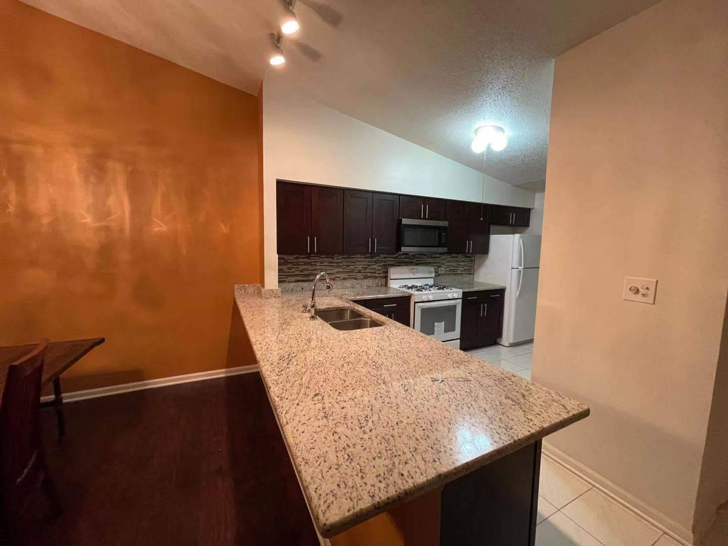 1751 Ranchview DR, Naperville, IL 60565