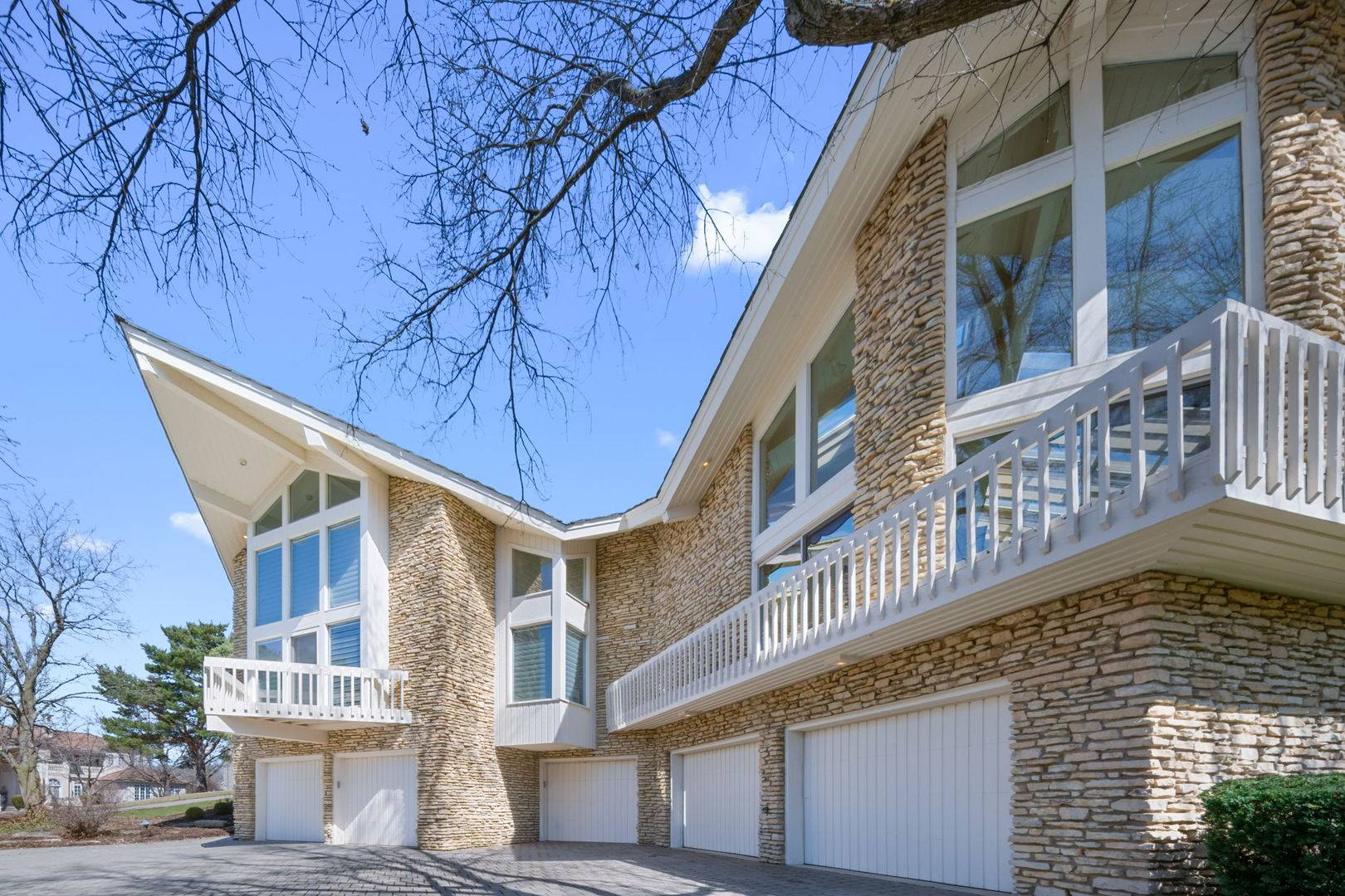 1916 Midwest Club Pkwy, Oak Brook, IL 60523