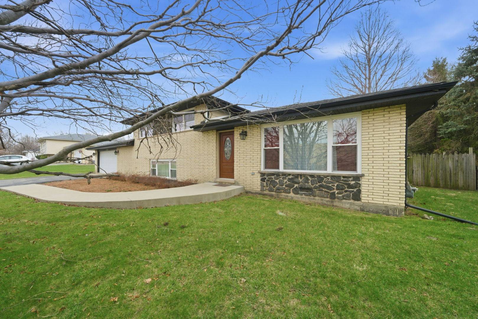 20W309 S Frontage RD, Lemont, IL 60439
