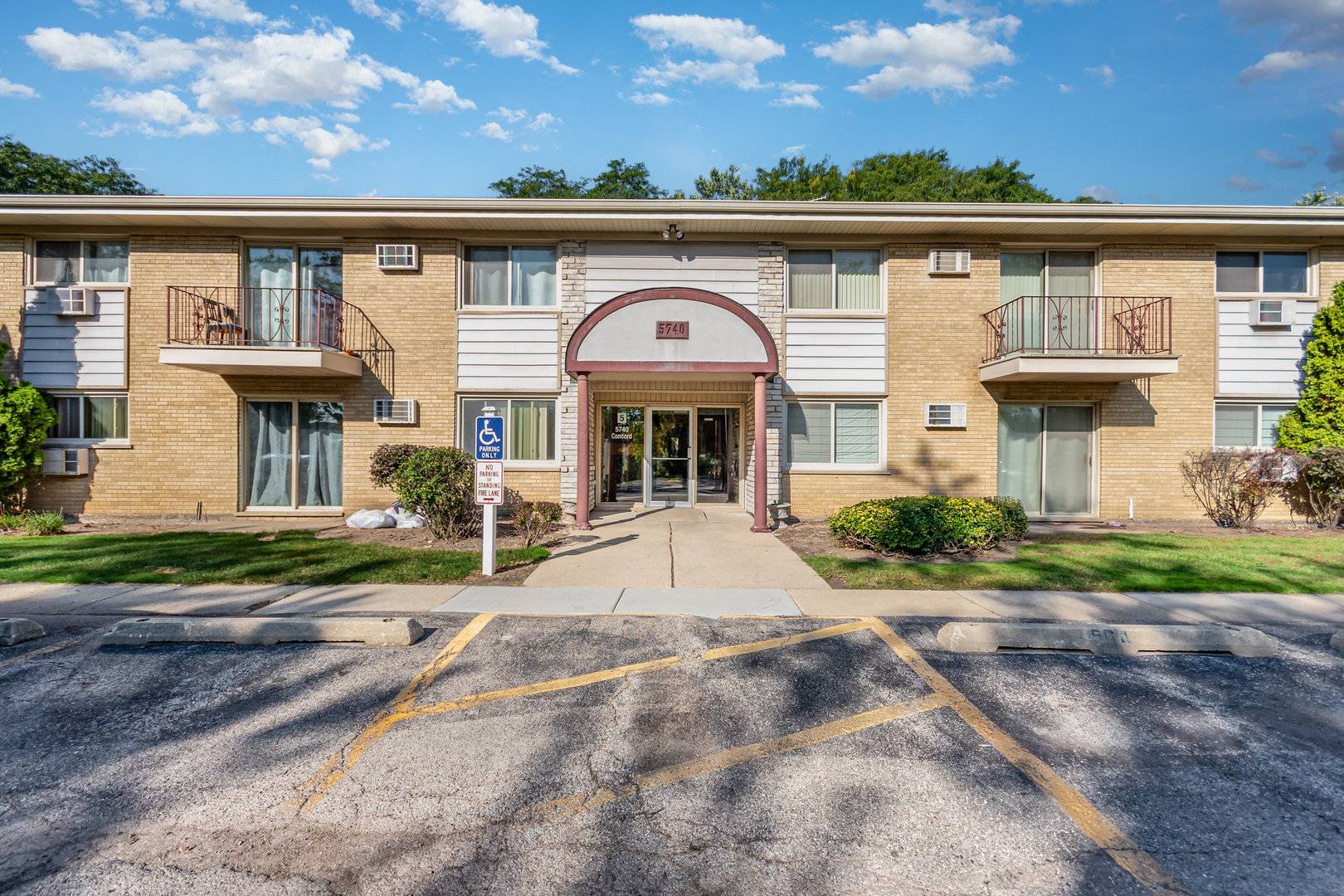 5740 Concord LN #12, Clarendon Hills, IL 60514