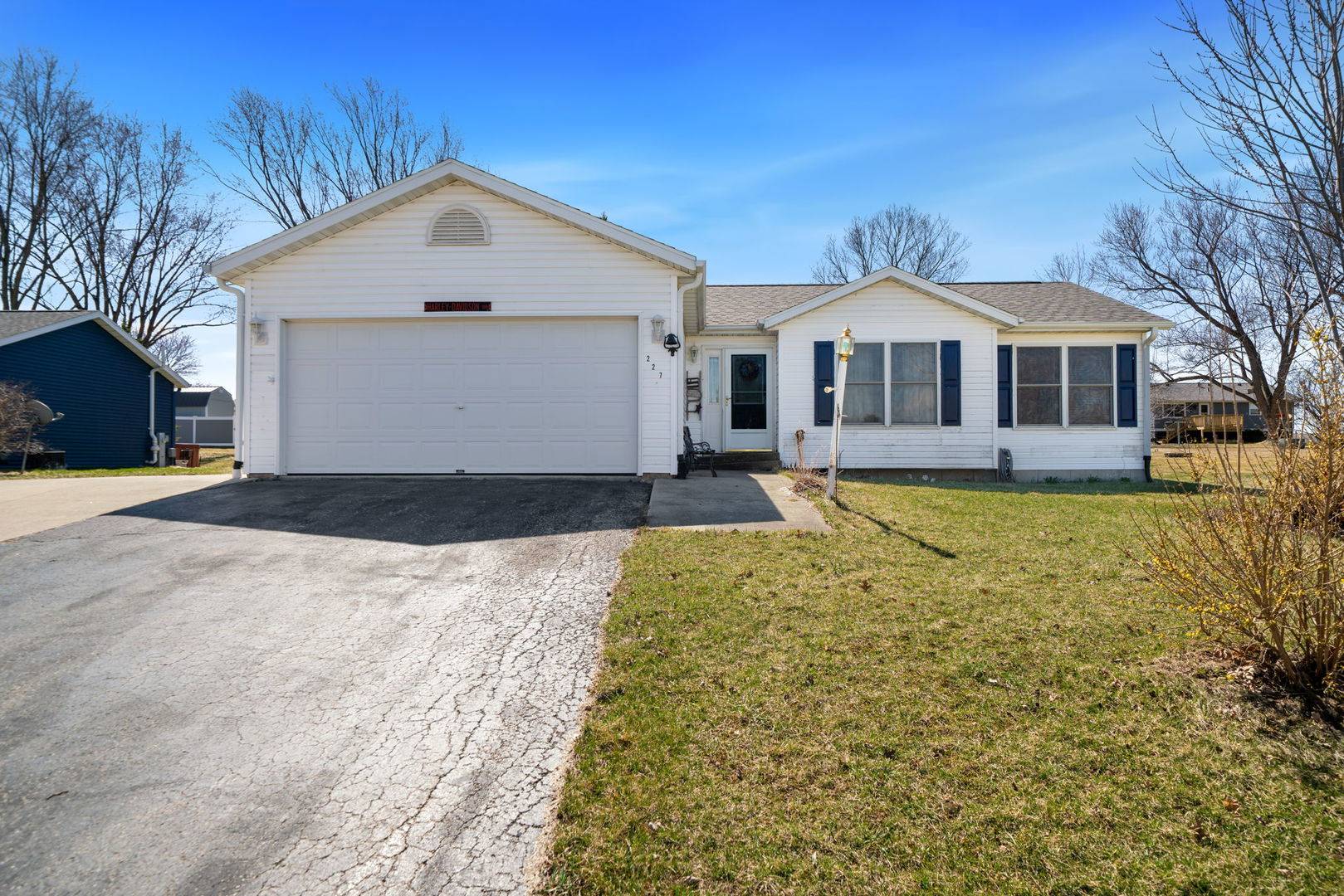 227 Meadow DR, Orangeville, IL 61060