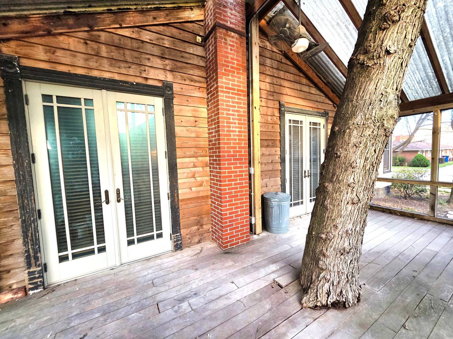 102 W 3rd ST, Flora, IL 62839