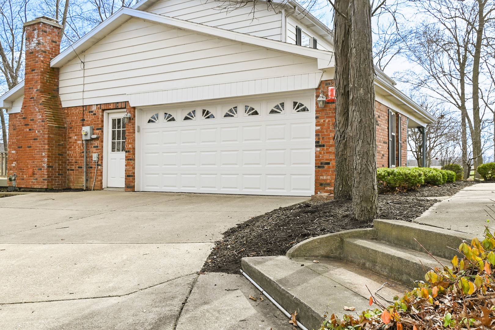 14811 Denmar LN, Danville, IL 61834