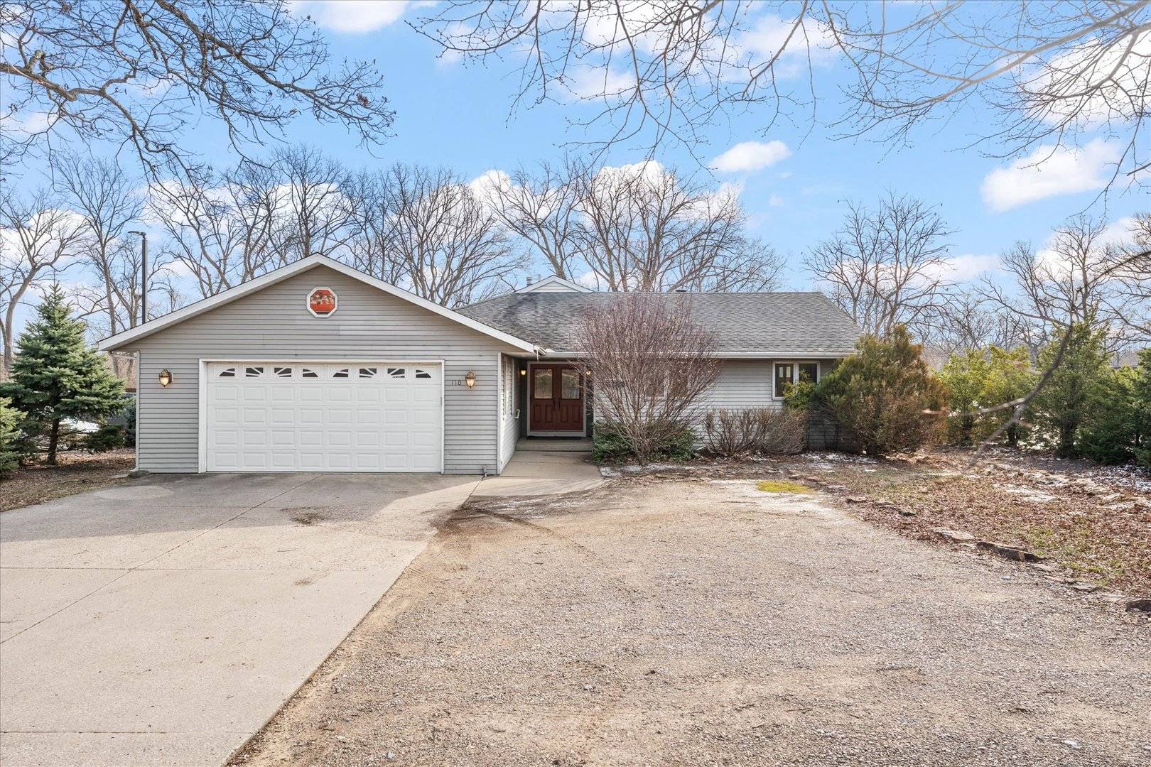 110 S Lombard ST, Mahomet, IL 61853