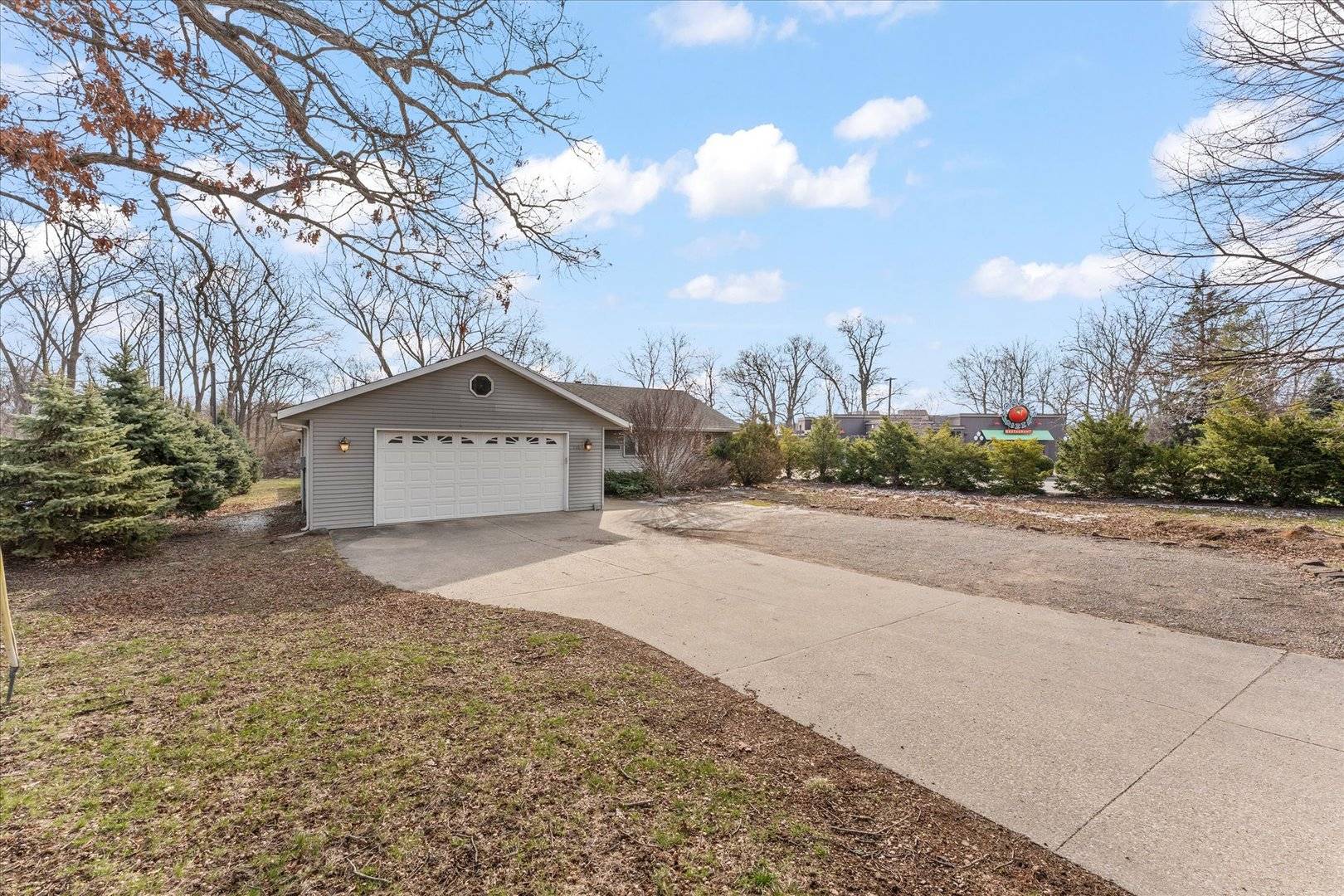 110 S Lombard ST, Mahomet, IL 61853