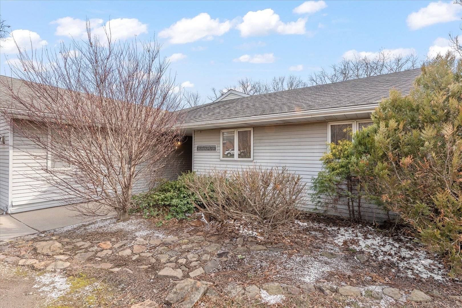 110 S Lombard ST, Mahomet, IL 61853