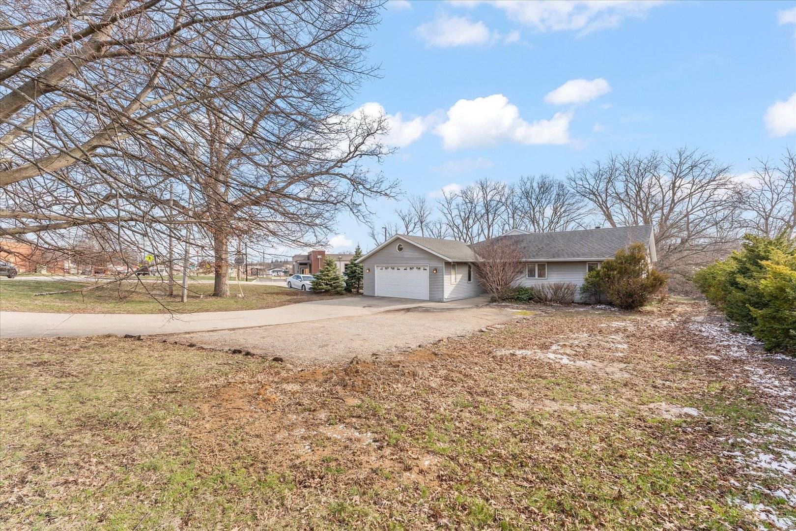 110 S Lombard ST, Mahomet, IL 61853