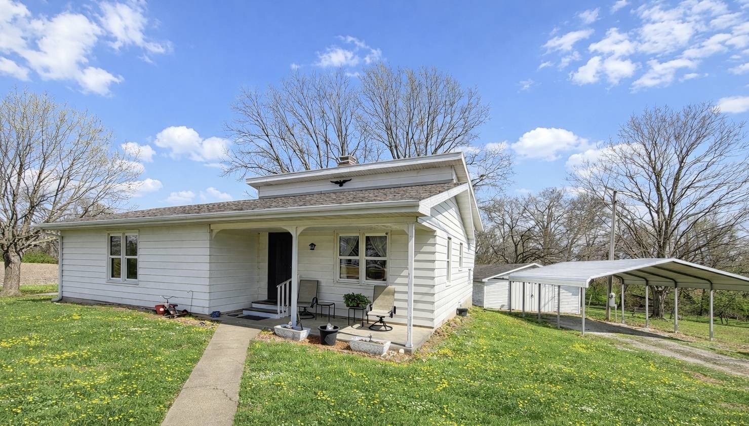 3580 Odin RD, Odin, IL 62870