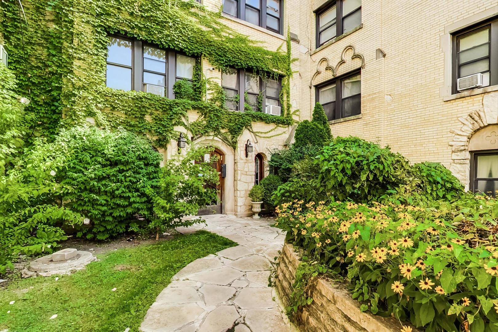 5655 N Spaulding AVE #3E, Chicago, IL 60659