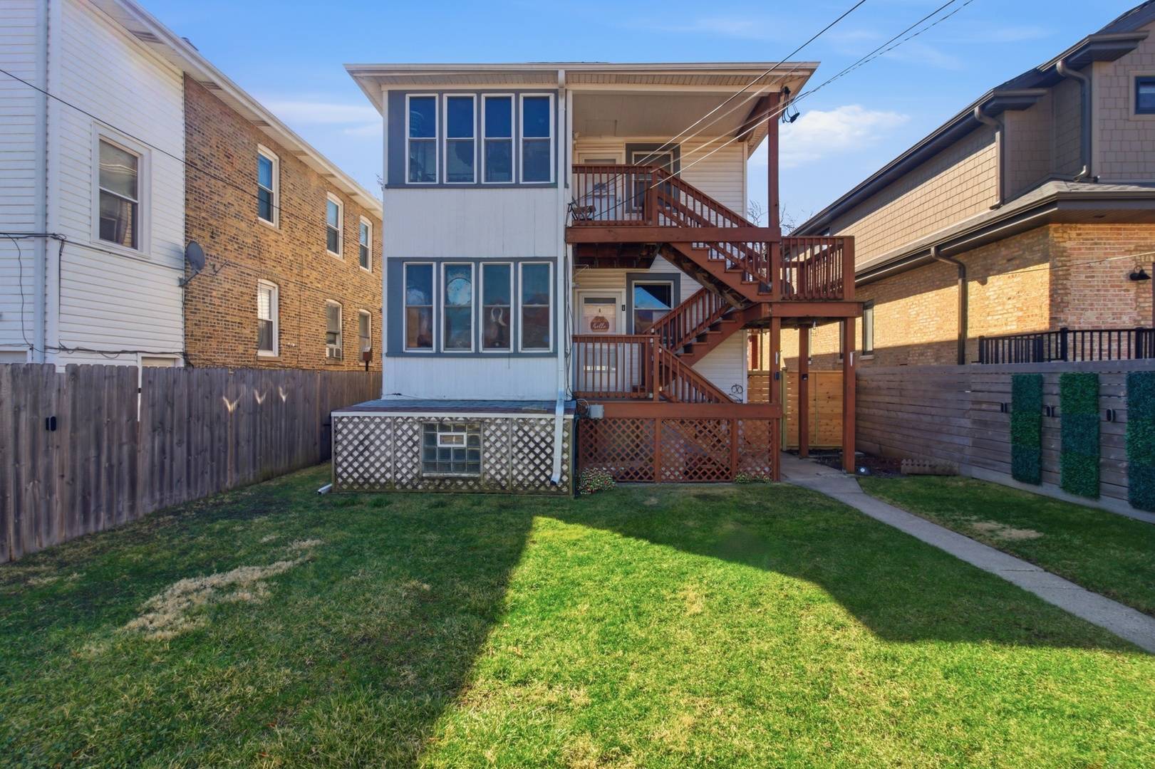 4462 W Wilson AVE, Chicago, IL 60630
