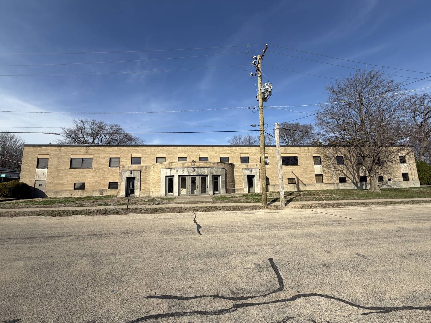 100 E Knox ST, Morrison, IL 61270