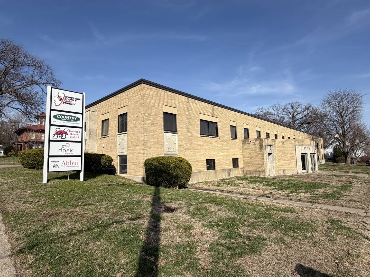 100 E Knox ST, Morrison, IL 61270