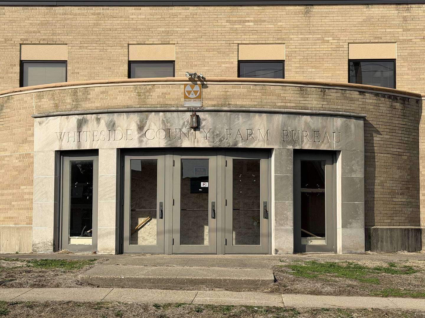 100 E Knox ST, Morrison, IL 61270