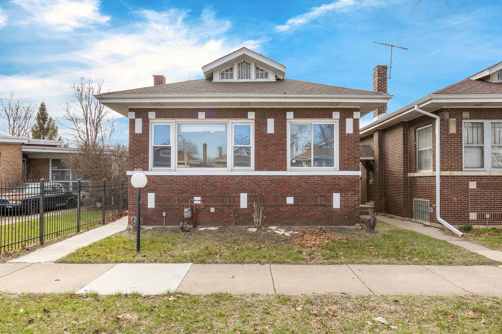 8406 S Oglesby AVE, Chicago, IL 60617